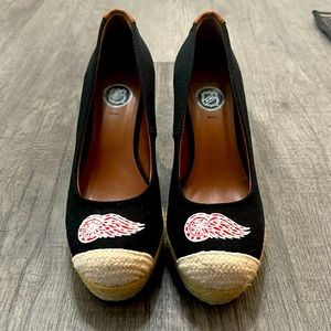 NHL Detroit Red Wings Size 7 NEVER WORN Wedge